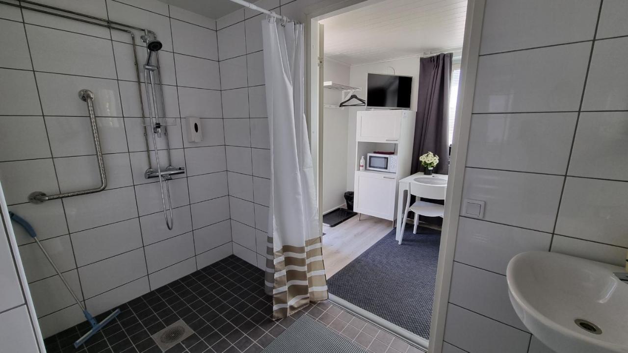 Gasthaus Vanha-Merivartioasema Kotka Esterno foto