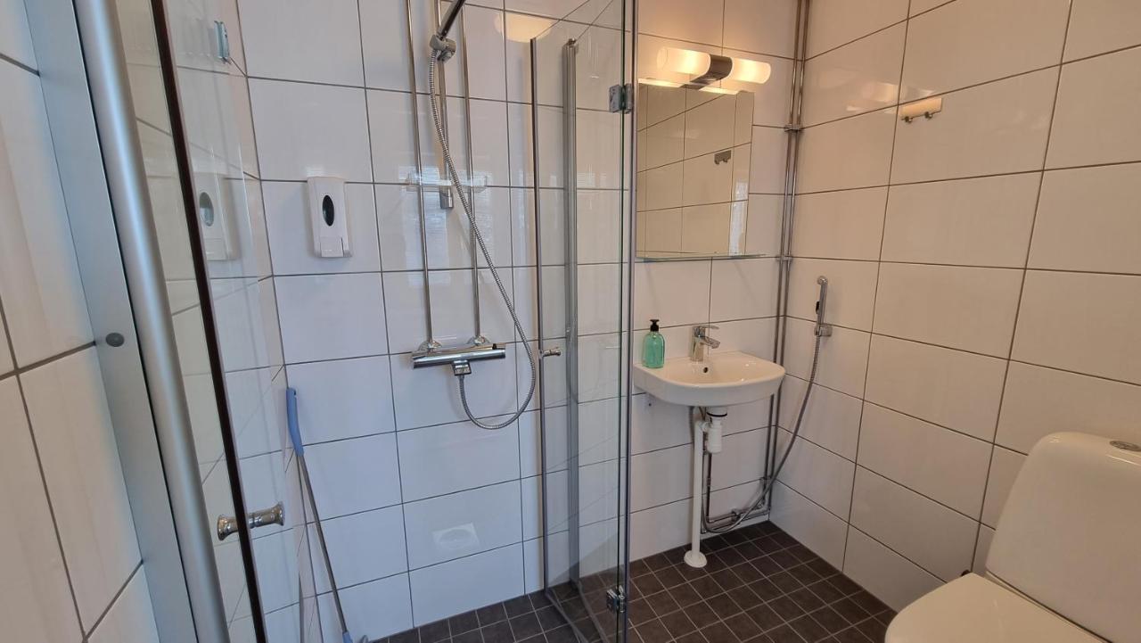 Gasthaus Vanha-Merivartioasema Kotka Esterno foto